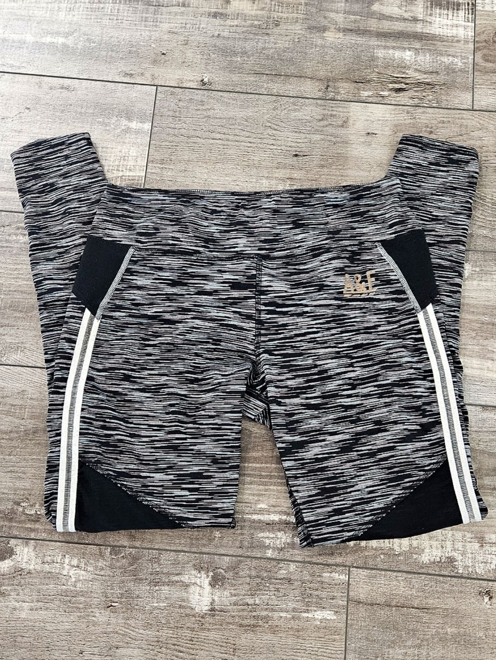 ABERCROMBIE Patterned Athletic Leggings w/ Mesh Siding Size Medium